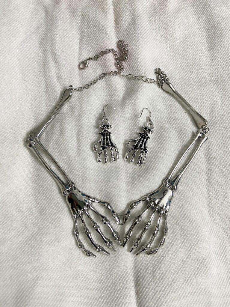 Gothic skull hand metal necklace and earring set (silver)