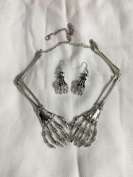 Gothic skull hand metal necklace and earring set (silver)