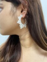 Hollow out flower shaped hoops (silver matte)