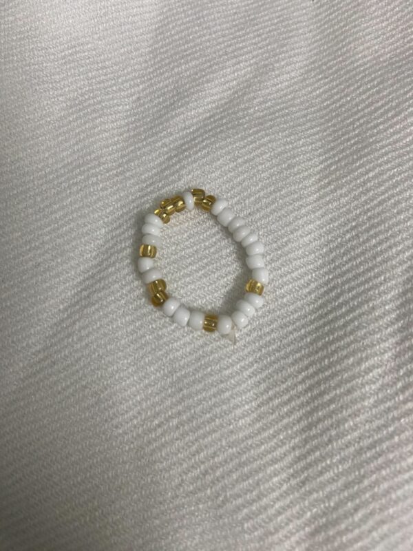 White n golden beaded ring - Image 2