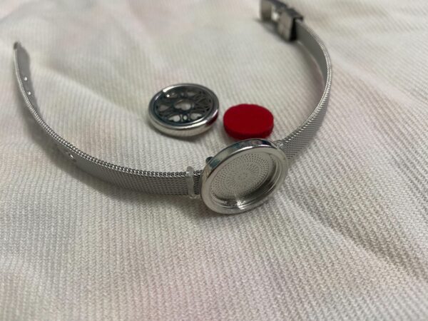 Aromadiffuser watch strap bracelet (silver, heart flower) - Image 4
