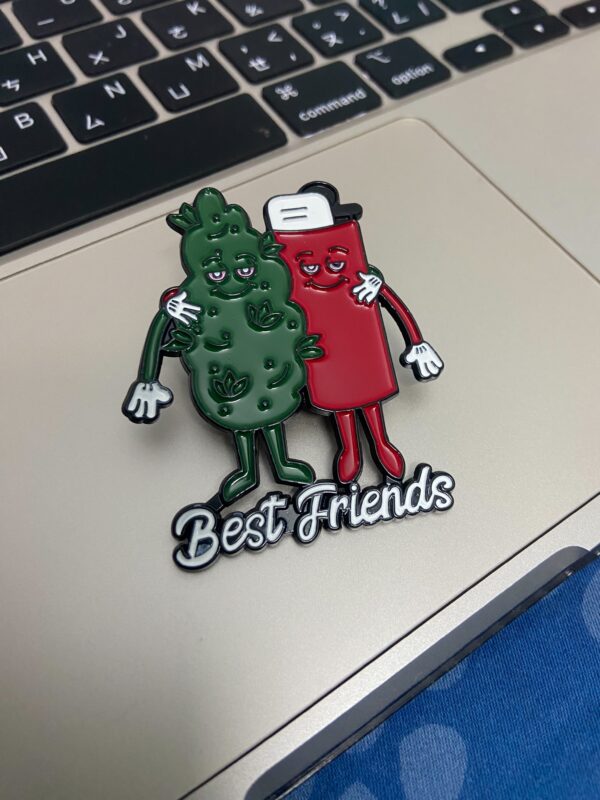 Best friends lighter leaf brooch pin badge