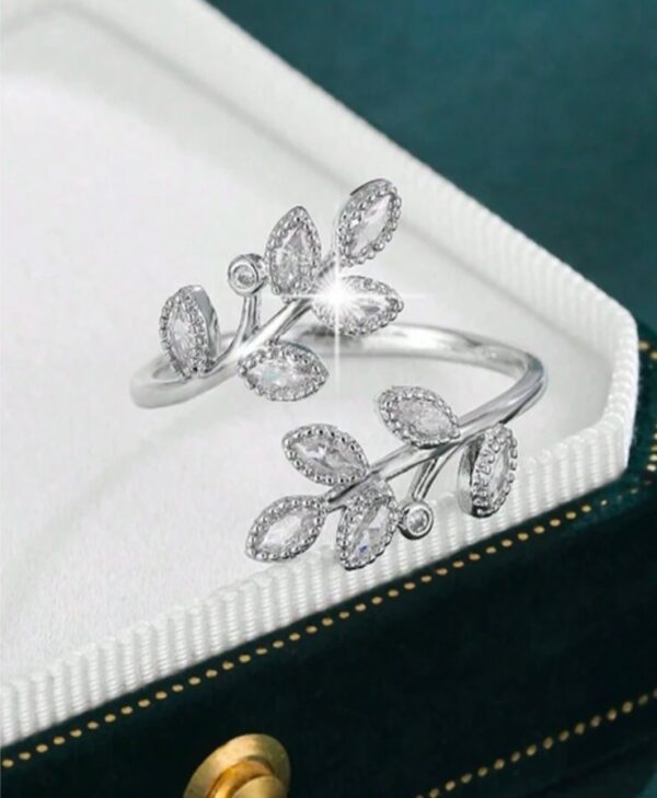 White Zirconium leaf silver ring