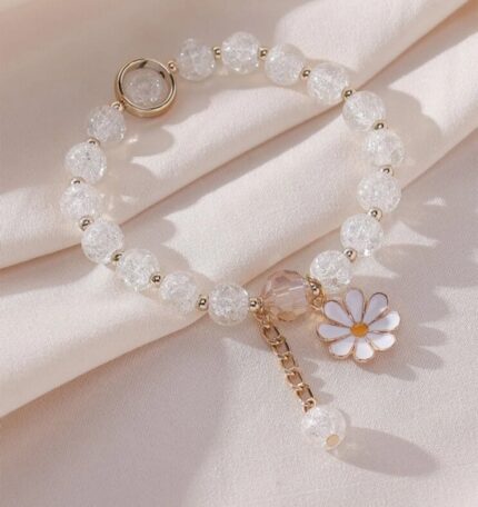 Resin beaded bracelet with daisy charm (white)