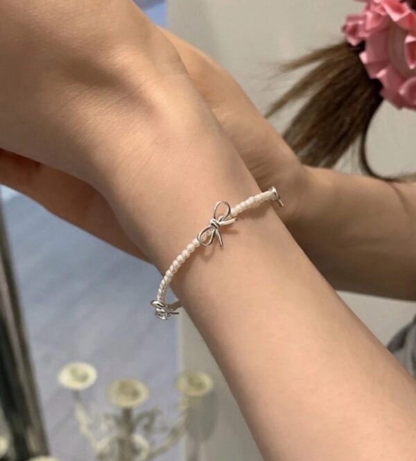 Beaded bow bracelet (white faux pearl)