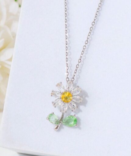 Daisy AD luxurious floral pendant necklace (silver)