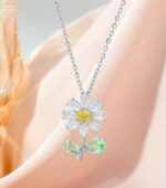 Daisy AD luxurious floral pendant necklace (silver)