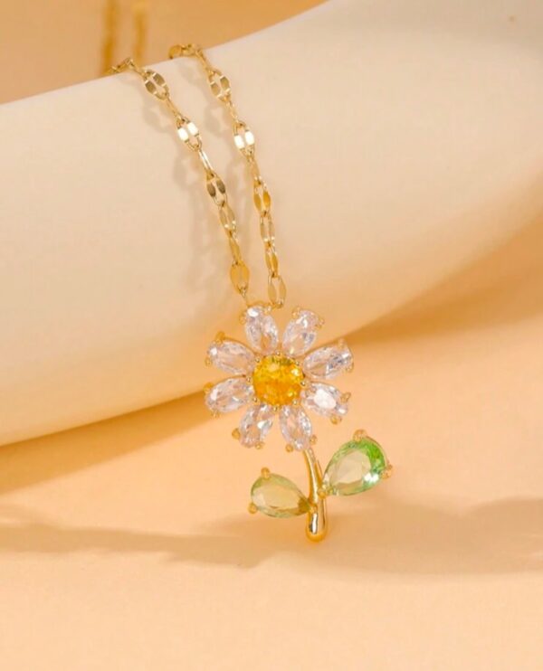 Daisy AD luxurious floral pendant necklace (gold)