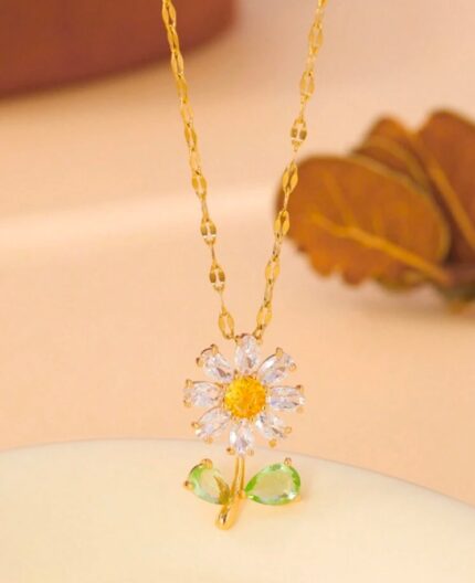 Daisy AD luxurious floral pendant necklace (gold)