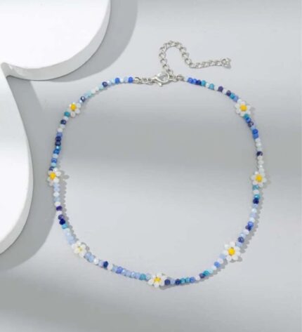 Daisy flower crystal beaded necklace (blue hue)