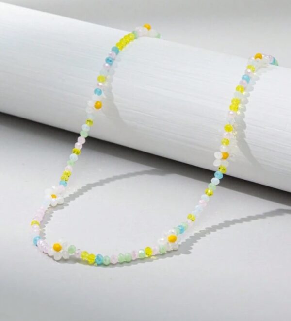 Daisy flower crystal beaded necklace (lime chime)