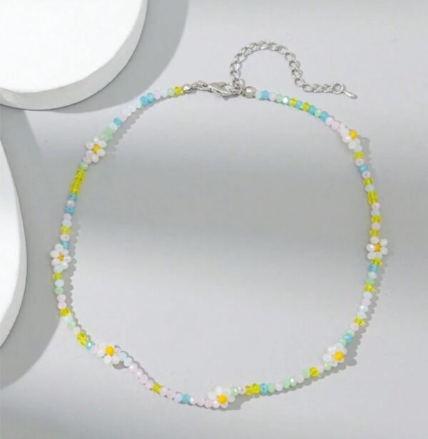 Daisy flower crystal beaded necklace (lime chime)