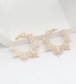 Hollow out flower shaped hoops (golden matte)