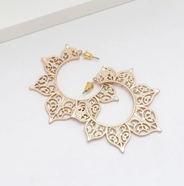 Hollow out flower shaped hoops (golden matte) - Image 2