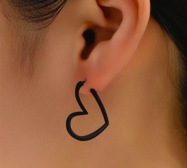 Heart shaped hoops (black)