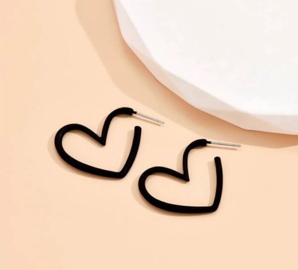 Heart shaped hoops (black)