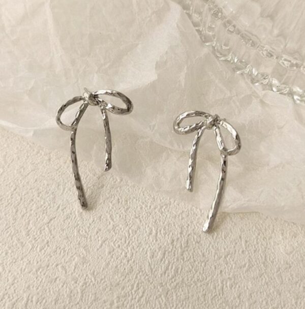 Bow silver stud earrings - Image 2