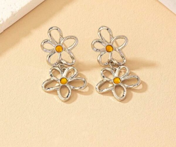 Metallic petal shaped linked pendant earrings
